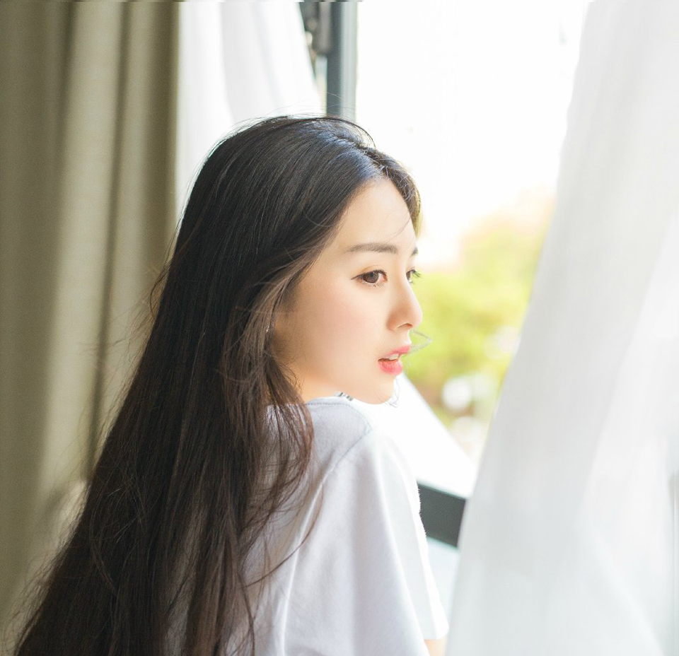 “主公放心，属下这就动身。”荀攸微微一躬身道。